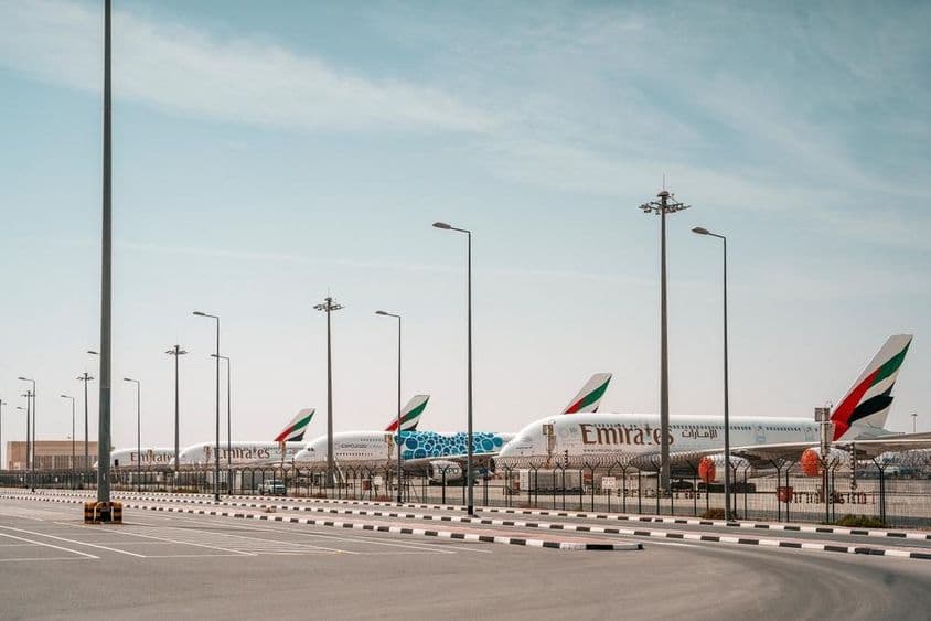 Emirates Flugzeuge am Flughafen.