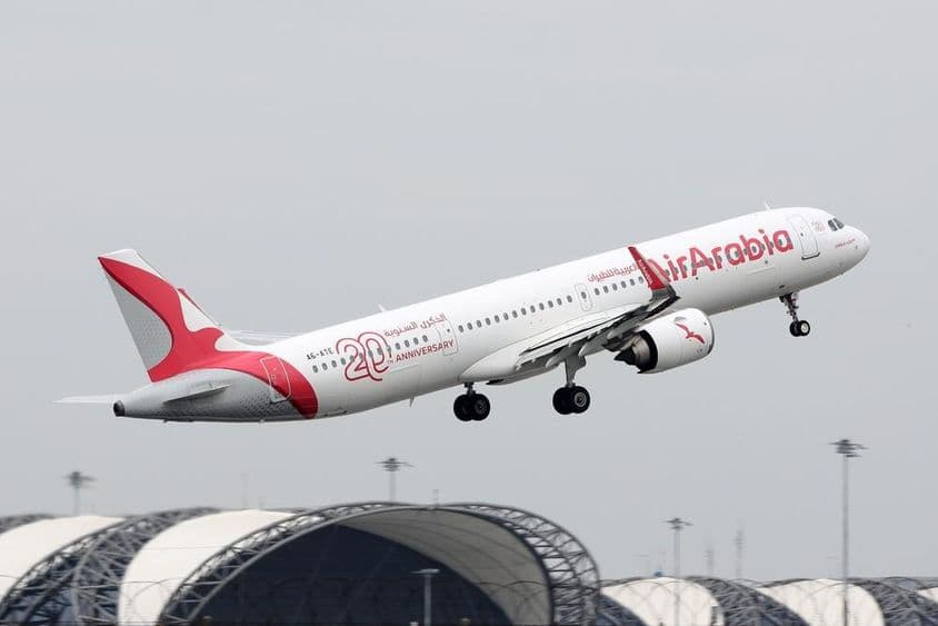 Air Arabia Airbus A 321 neo Flugzeug startet in Bangkok.