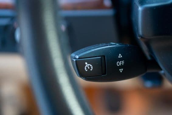 Hebel für Tempomat, an oder aus.