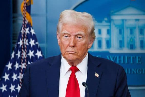 Präsident Donald Trump hält eine Rede bei einem Pressebriefing im Weißen Haus.