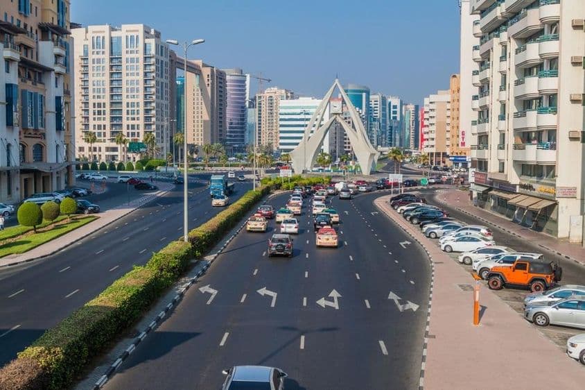 Al Maktoum Road und Deira Clocktower in Dubai.