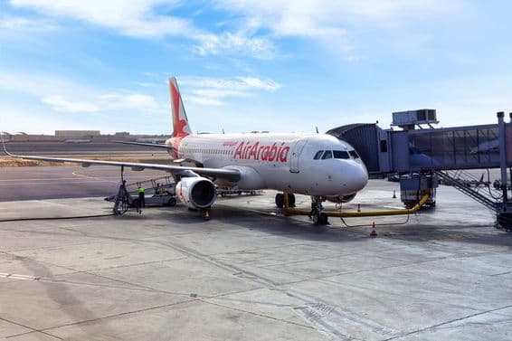 Oman Air Arabia A6-AUB Flugzeug, Airbus A320 auf der Startbahn am Flughafen Abu Dhabi.