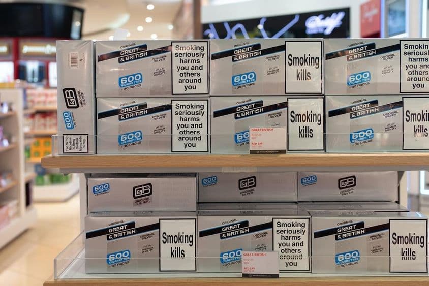 Zigaretten zum Verkauf im Duty-Free-Bereich des Dubai International Airports.