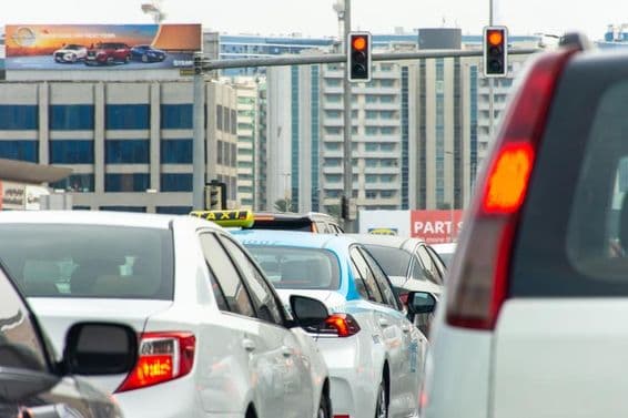Verkehrsstaus in der Stadt Dubai.