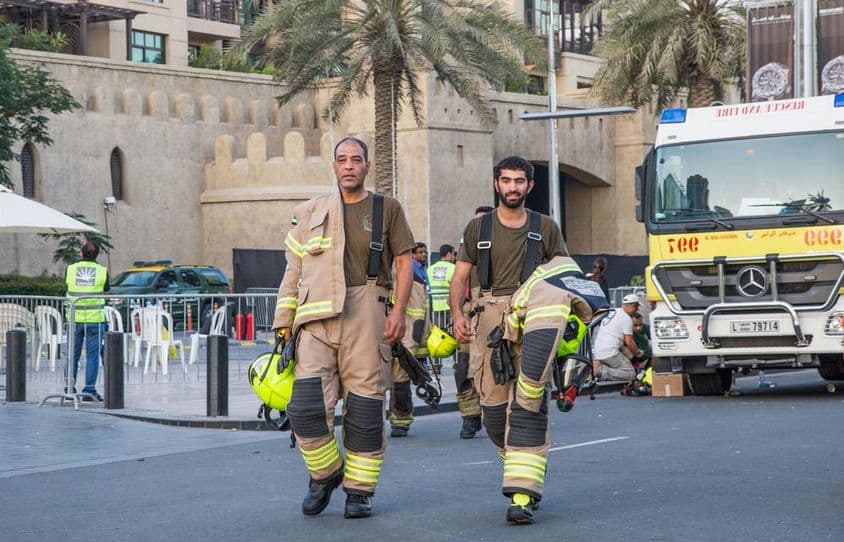 Feuerwehrleute in Dubai nach dem Löschen des Feuers.