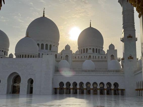 Sheikh Zayed Moschee im Zentrum von Dubai, Vereinigte Arabische Emirate.
