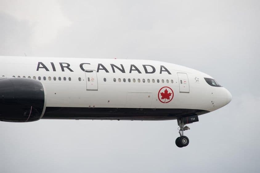 Air Canada Boeing 777 landet am internationalen Flughafen von Toronto Pearson.