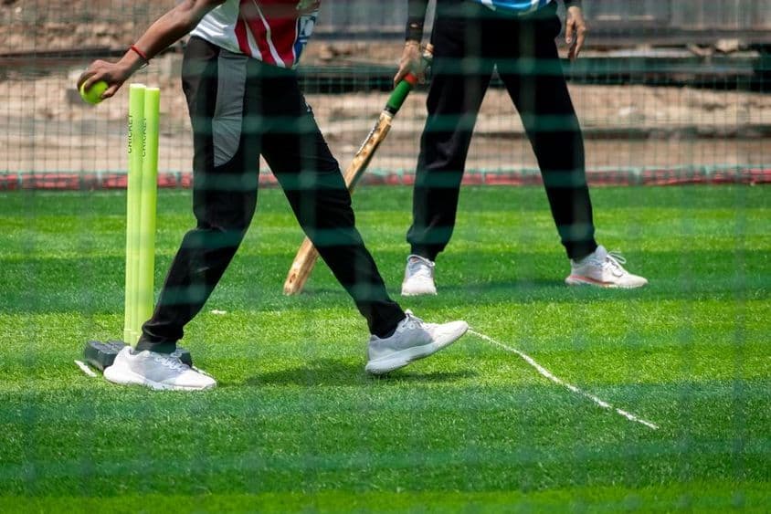 Action aus einem Frauen-Cricketspiel.