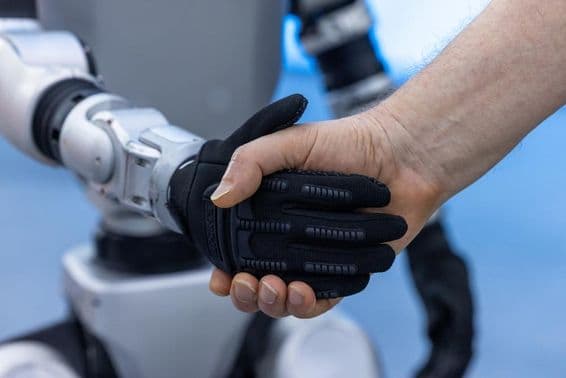 Mensch und Roboter Zusammenarbeit in der zukünftigen Technologie.