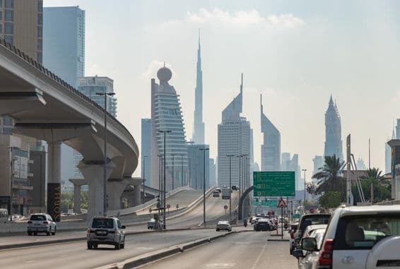 Sheikh Khalifa Bin Zayed Straße, Blick in Richtung der Wolkenkratzer des Trade Centre Districts.
