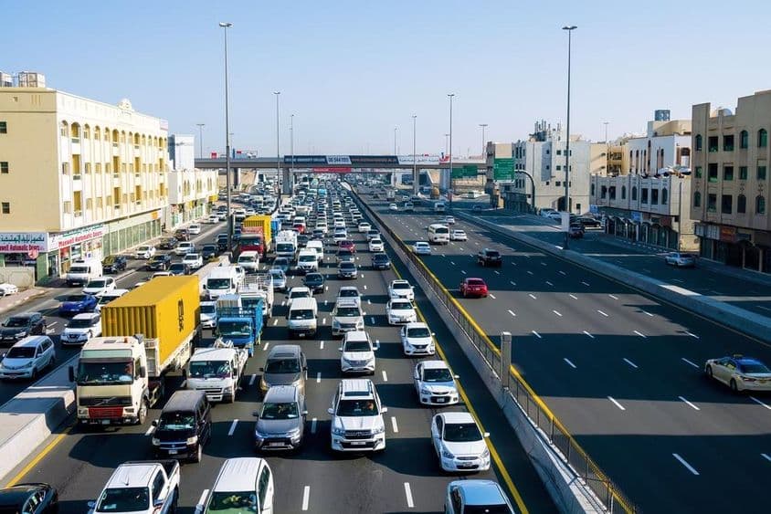 Verkehrsstau im Vorort von Dubai.