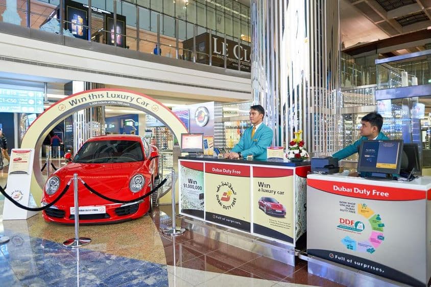 Preisauto im Dubai International Airport.