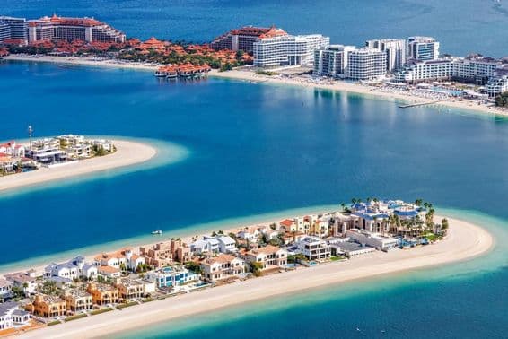 Luxusvillen in Dubai auf der künstlichen Insel Palm Jumeirah.