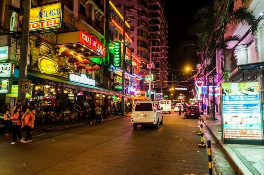 Burgos Straße in Makati City, Manila, Philippinen.