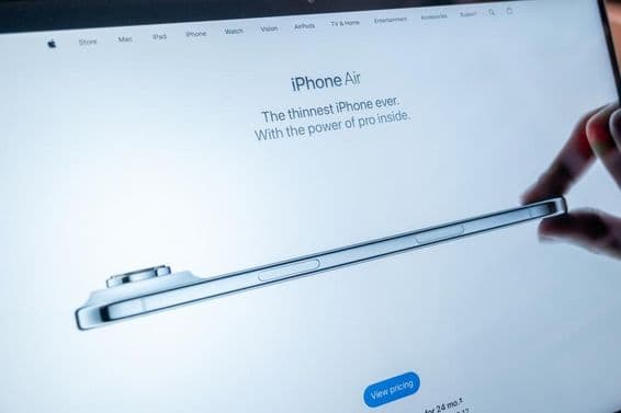 Die iPhone Air-Landingpage auf einem MacBook-Bildschirm auf der Apple-Website.