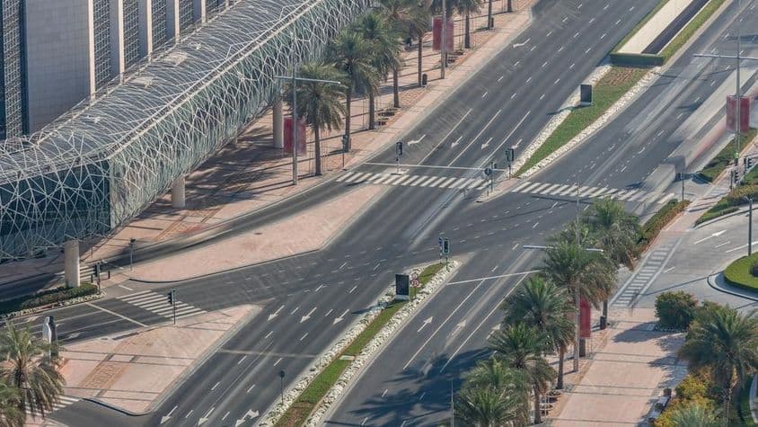 Straße zur Innenstadt von Dubai, Dubai, Vereinigte Arabische Emirate.