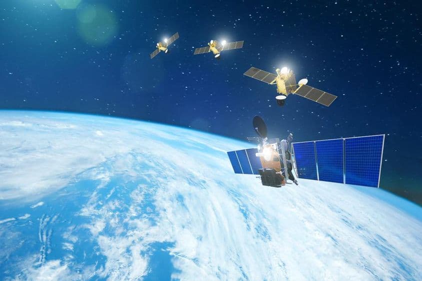 Satellitenreihe im Orbit um die Erde