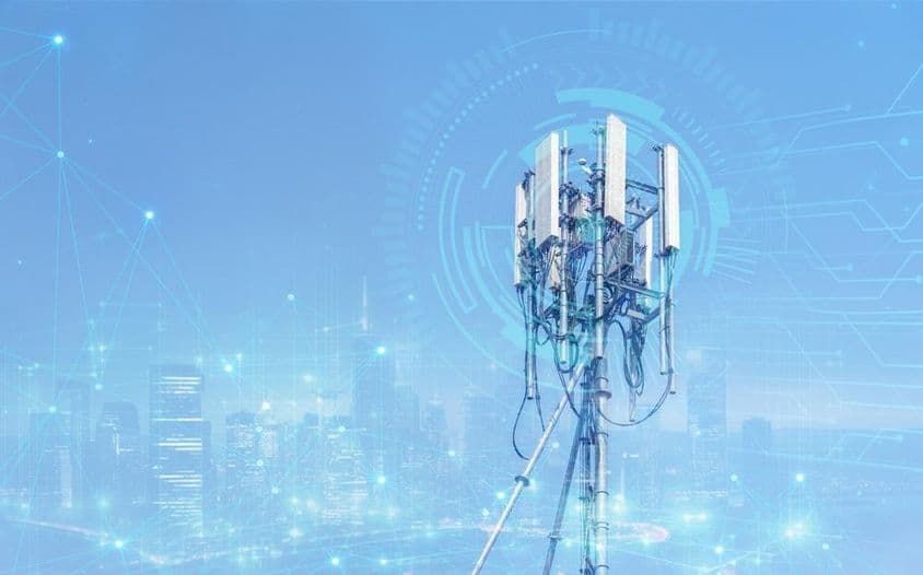 Ein Mobilfunkmast mit 5G-Mobilnetz.