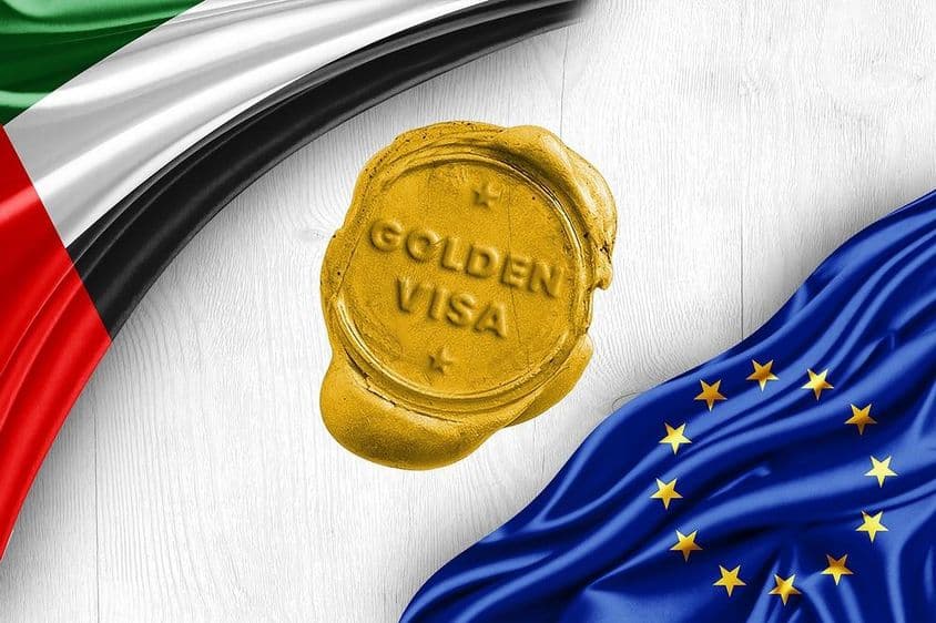 Flagge der Vereinigten Arabischen Emirate und des Goldenen Visums der Europäischen Union.