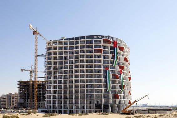 Binghatti Holding baut ein modernes Wohngebäude in Dubai.