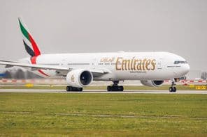 Emirates Boeing 777-31H (ER) REG: A6-ENE am Flughafen Prag Vaclav Havel.