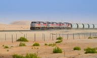 Zugfahrt durch die Liwa-Wüste in Abu Dhabi.