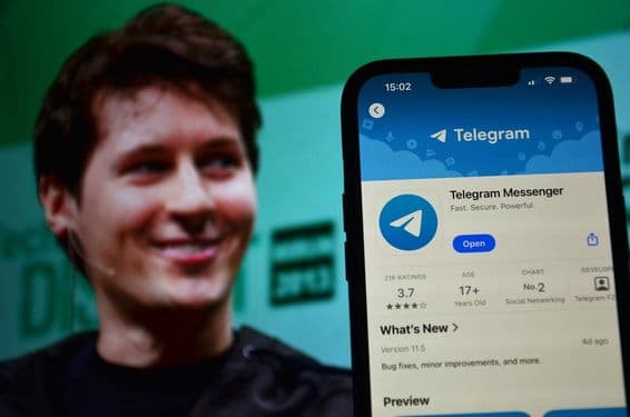 Telegramm-Logo sichtbar im Hintergrund mit CEO Pavel Durov.