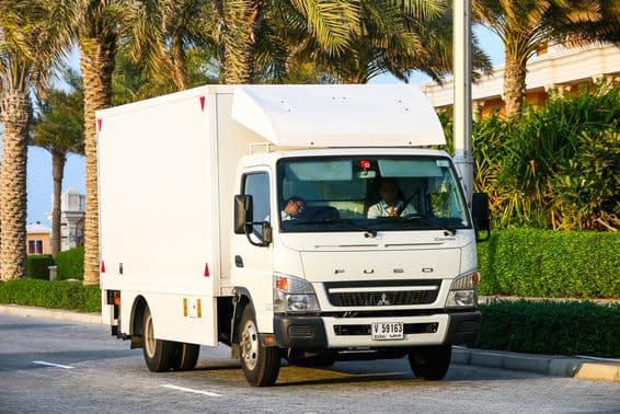 Mitsubishi Fuso Canter Lieferwagen in Dubai.