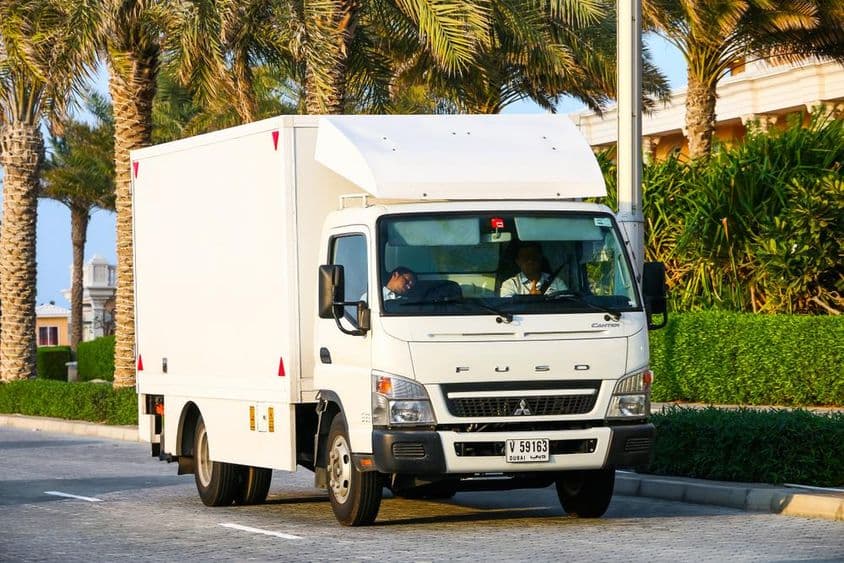 Mitsubishi Fuso Canter Lieferwagen in Dubai.
