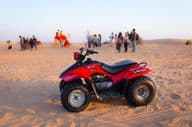 Motocross-Abenteuer für Touristen, die Dubai besuchen.