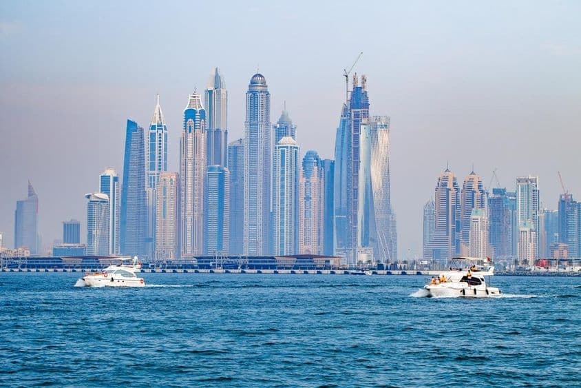 Dubai Marina, Blick auf Wolkenkratzer einschließlich Princess Tower, Ciel und Elite Residences Tower.