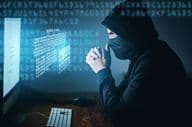 Cyberkriminalität, Hacker und Virusverbreitung mit Computer.