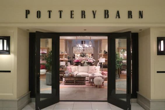 Pottery Barn in den Shops at Riverside, einem gehobenen Einkaufszentrum.