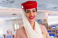 Lächelnde Flugbegleiterin, Emirates Airline.