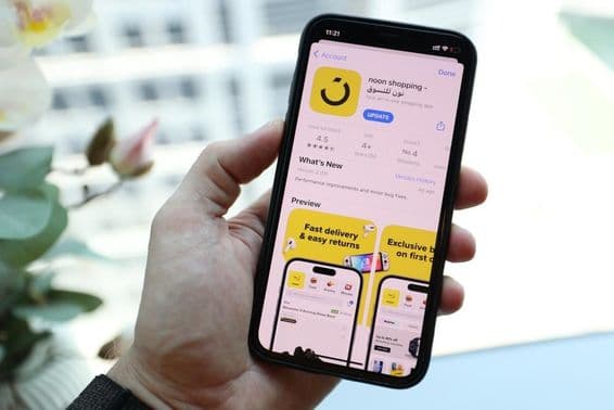 Noon-App auf einem Apple iPhone 14 Smartphone.