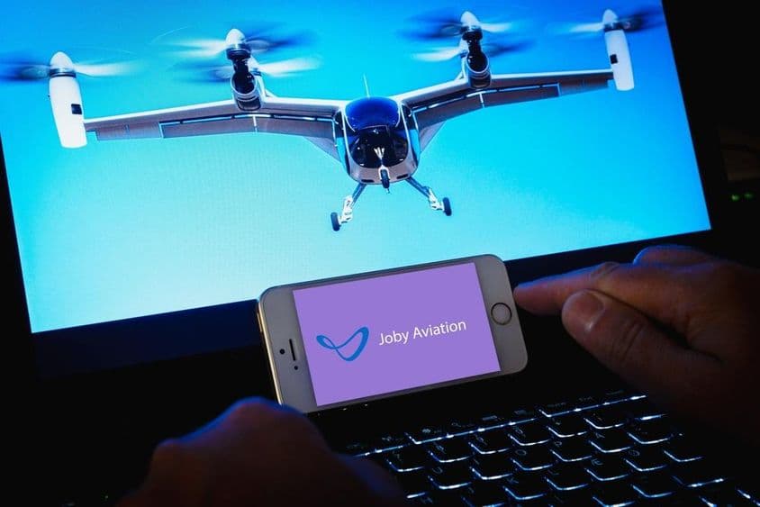 Joby Aviation ist ein amerikanisches Unternehmen, das elektrische Flugzeuge für Lufttaxidienste entwickelt.