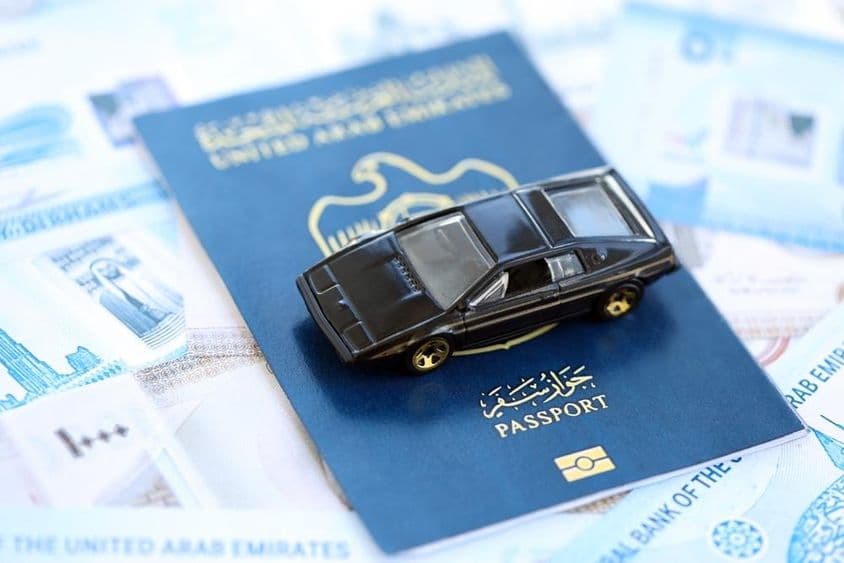 Vereinigte Arabische Emirate Dirham, Auto mit Pass.