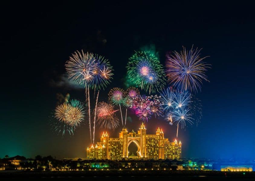Silvesterfeuerwerk in der Nähe des Atlantis Hotels in Dubai.