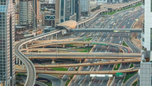 Sheikh Zayed Road im Zentrum von Dubai.