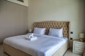 Ein ruhiges Schlafzimmer in Dubai erwartet Gäste.