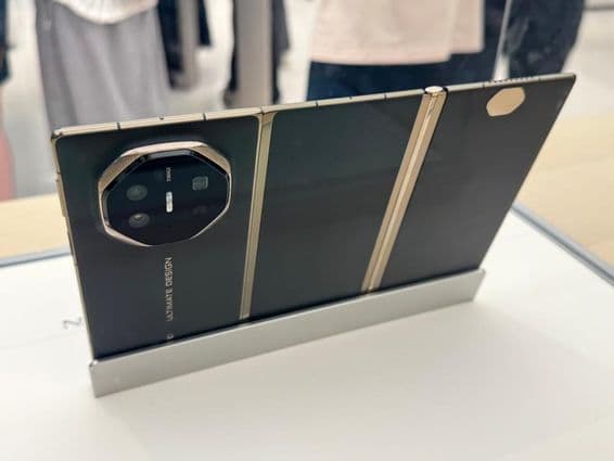 Huawei Mate XT, das erste dreifach faltbare Smartphone.