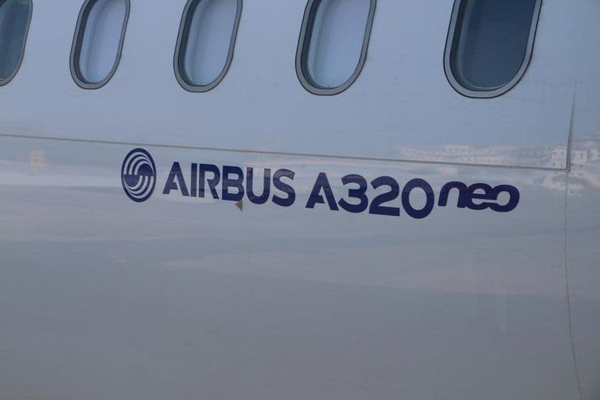 Airbus A320 Flugzeug am Flughafen Mumbai.