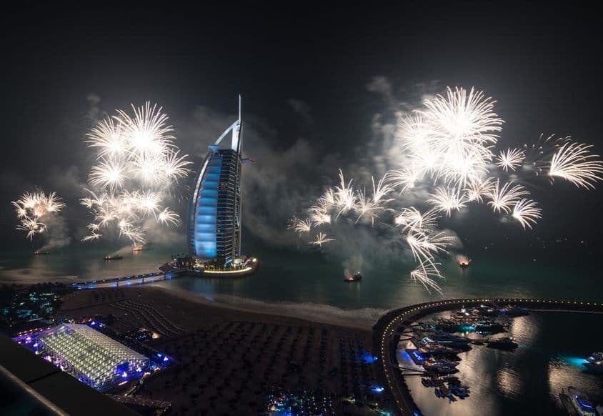 Neujahrs-Feuerwerk am Burj al Arab.