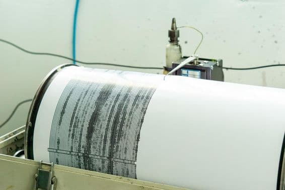 Ein Seismograph zeigt vulkanische Aktivität an.