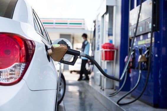 Zapfsäulen an einer Tankstelle in Dubai.