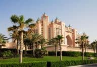 Dubais Hotels sind ausgezeichnete Beispiele moderner arabischer Architektur.