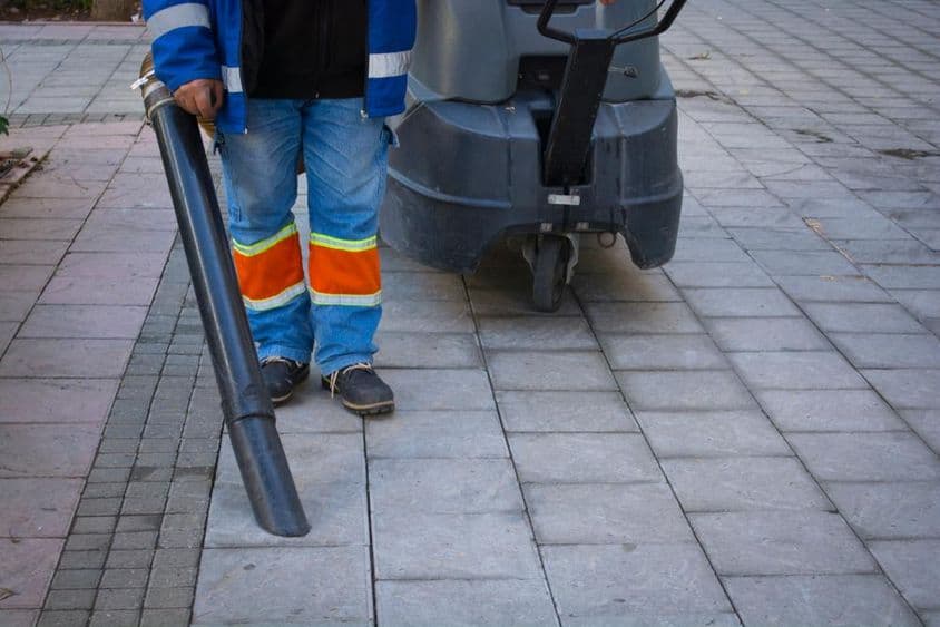 Straßenreiniger im Stadtzentrum.