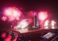 Feuerwerk am Burj al Arab an Silvester.