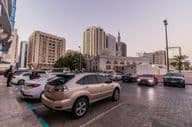 Parken in der Innenstadt von Abu Dhabi, Vereinigte Arabische Emirate.