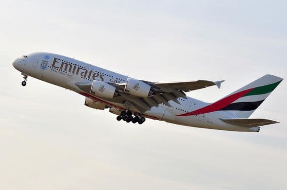 Das EMIRATES AIRLINES Airbus A380-800 Flugzeug.